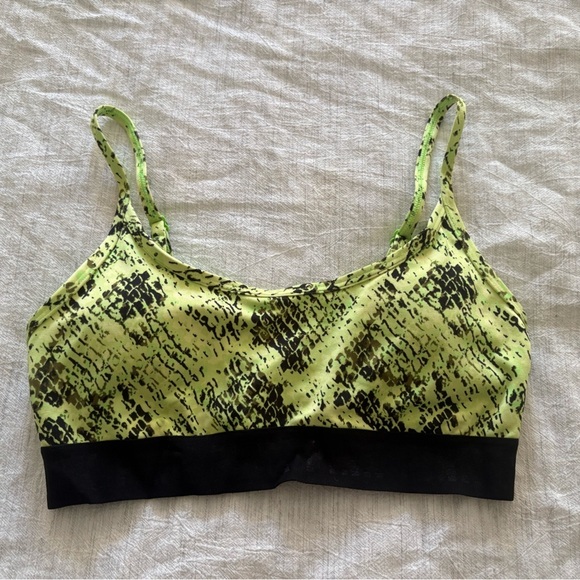 PINK Victoria's Secret Other - PINK Victoria's Secret Ultimate Sport Green and Black Snakeskin Sports Bra